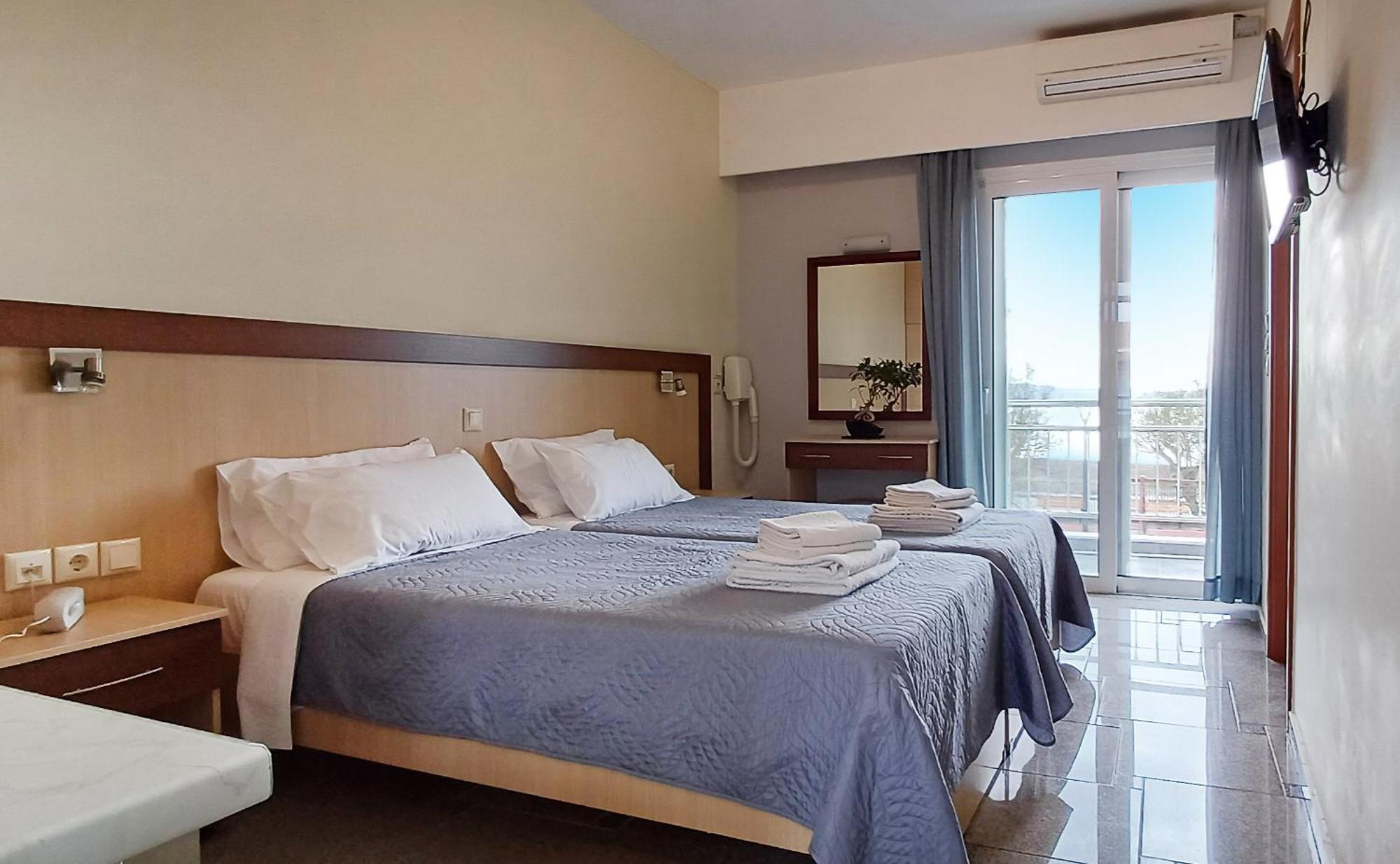 Arisvi All Seasons Hotel Skala Kallonis Bagian luar foto
